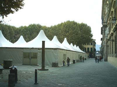 Lucca Lucca<br>piazza Napoleone<br><i>(c) degli aventi diritto</i>