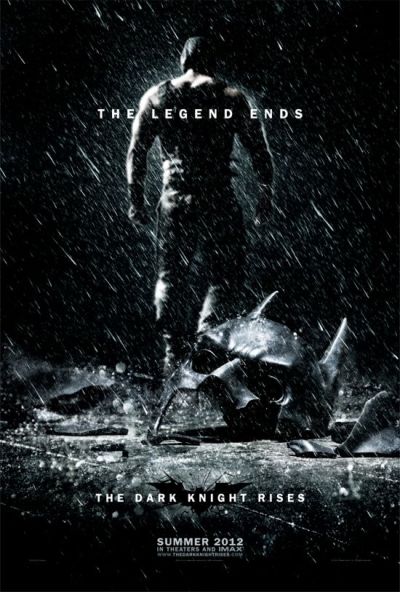 Bane si lascia dietro i cocci di Batman<br>un poster di The Dark Knight Rises<br><i>(c) 2012 Warner Bros. Pictures</i>